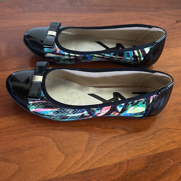 Ballerina flats.  Beautiful! Size 5 1/2 - Picture 2 of 3